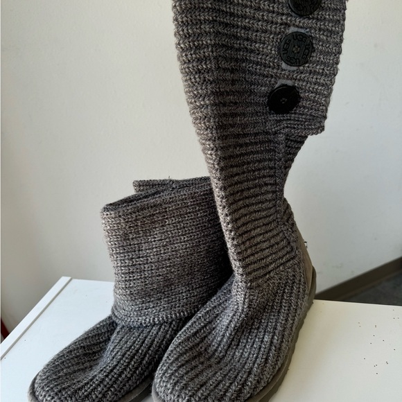 UGG women’s classic cardy boots - Picture 3 of 5